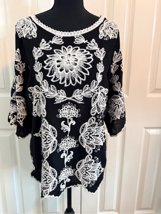 Solitaire Tops - Solitaire Black Blouse with White Floral Lace Motif